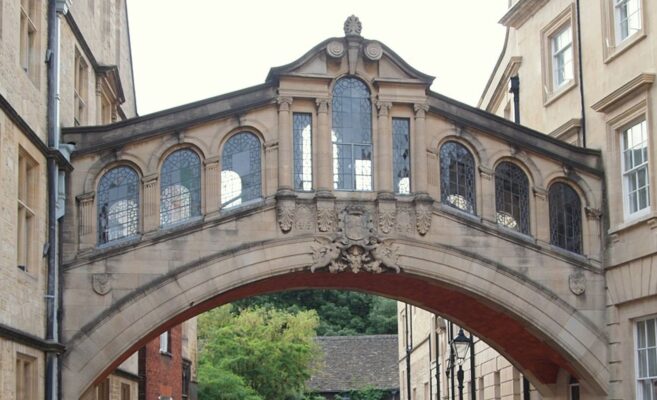 Exploring the Iconic Bridge of Sighs in Oxford_ A Journey Through Time